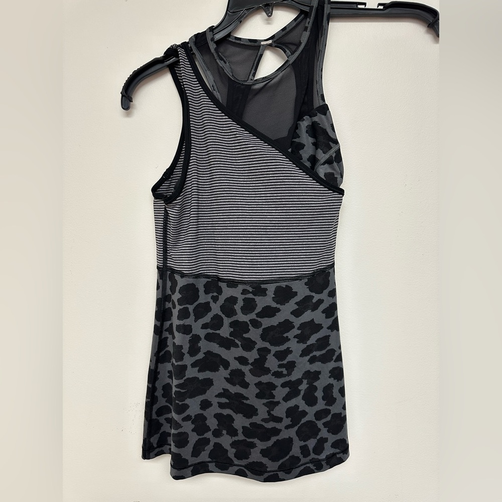 Lululemon Women’s Small Gray Leopard Stripe Athletic Activewear Sports Bra Tank‎